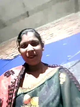 Snapshot of Savita992 chatting on 11/22/25, 07:35 Savita992 online show from 11/22/25, 07:35