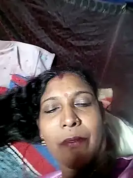 Snapshot of Savita992 chatting on 11/23/25, 08:03 Savita992 online show from 11/23/25, 08:03