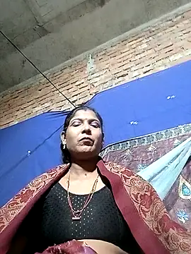 Snapshot of Savita992 chatting on 11/25/25, 02:28 Savita992 online show from 11/25/25, 02:28