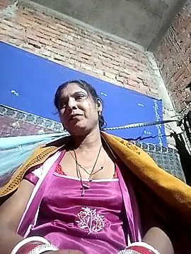 Snapshot of Savita992 chatting on 11/26/25, 04:19 Savita992 online show from 11/26/25, 04:19