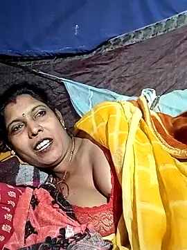 Snapshot of Savita992 chatting on 11/29/25, 08:28 Savita992 online show from 11/29/25, 08:28