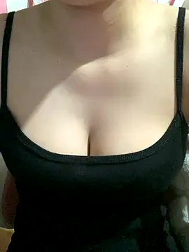 Linhtruong  online show from 09/28/25, 12:10