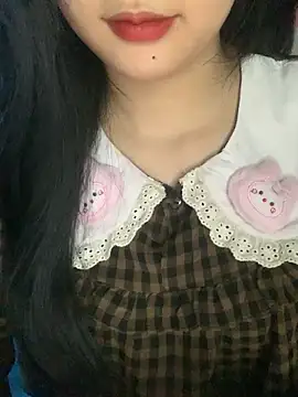 Linhtruong  online show from 11/18/25, 04:28