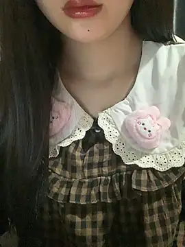 Linhtruong  online show from 12/16/25, 04:28