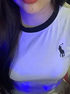 Snapshot of Linhtruong_ chatting on 04/07/26, 02:01 Linhtruong online show from 04/07/26, 02:01