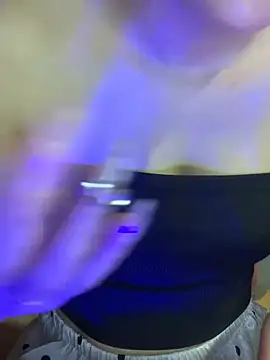 Snapshot of Linhtruong_ chatting on 04/13/26, 01:55 Linhtruong online show from 04/13/26, 01:55