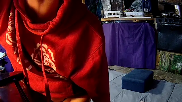 Snapshot of aquafoxy chatting on 10/01/25, 04:40 aquafoxy online show from 10/01/25, 04:40