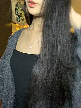 Snapshot of Nhinhi18 chatting on 11/16/25, 03:28 Nhinhi18 online show from 11/16/25, 03:28