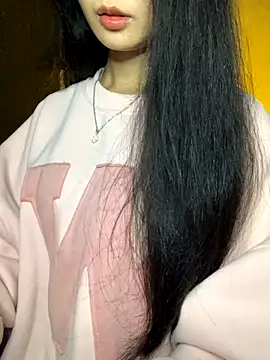 Snapshot of Nhinhi18 chatting on 11/17/25, 03:07 Nhinhi18 online show from 11/17/25, 03:07