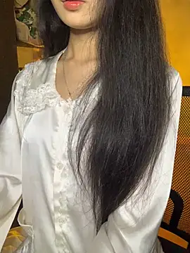 Snapshot of Nhinhi18 chatting on 11/23/25, 02:50 Nhinhi18 online show from 11/23/25, 02:50