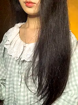 Snapshot of Nhinhi18 chatting on 11/30/25, 03:27 Nhinhi18 online show from 11/30/25, 03:27