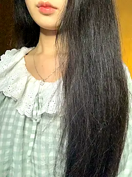 Snapshot of Nhinhi18 chatting on 12/14/25, 03:17 Nhinhi18 online show from 12/14/25, 03:17