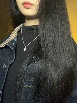 Snapshot of Nhinhi18 chatting on 12/18/25, 03:18 Nhinhi18 online show from 12/18/25, 03:18