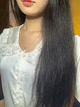 Snapshot of Nhinhi18 chatting on 12/19/25, 03:30 Nhinhi18 online show from 12/19/25, 03:30