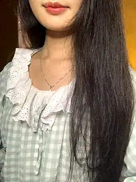 Snapshot of Nhinhi18 chatting on 12/20/25, 03:41 Nhinhi18 online show from 12/20/25, 03:41