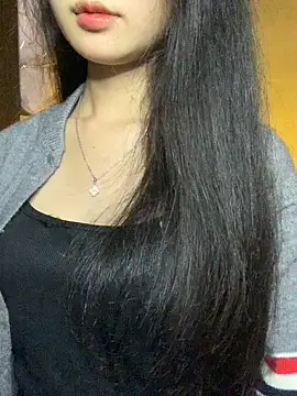 Snapshot of Nhinhi18 chatting on 12/21/25, 03:19 Nhinhi18 online show from 12/21/25, 03:19