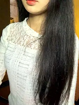 Snapshot of Nhinhi18 chatting on 02/05/26, 04:00 Nhinhi18 online show from 02/05/26, 04:00