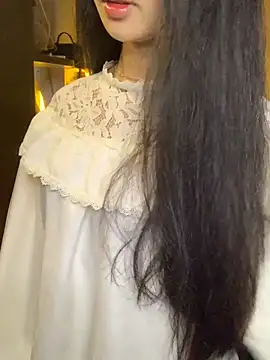 Snapshot of Nhinhi18 chatting on 03/22/26, 04:32 Nhinhi18 online show from 03/22/26, 04:32