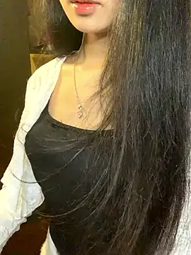 Snapshot of Nhinhi18 chatting on 04/03/26, 03:21 Nhinhi18 online show from 04/03/26, 03:21