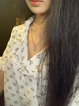 Snapshot of Nhinhi18 chatting on 04/04/26, 03:09 Nhinhi18 online show from 04/04/26, 03:09