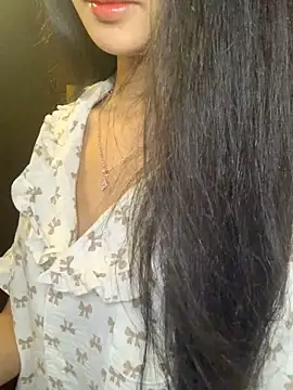 Snapshot of Nhinhi18 chatting on 04/07/26, 03:23 Nhinhi18 online show from 04/07/26, 03:23