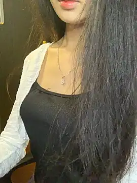 Snapshot of Nhinhi18 chatting on 04/11/26, 02:43 Nhinhi18 online show from 04/11/26, 02:43