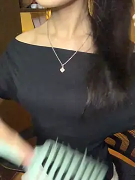 Snapshot of Nhinhi18 chatting on 07/05/26, 02:35 Nhinhi18 online show from 07/05/26, 02:35