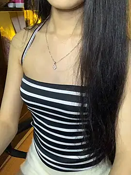 Snapshot of Nhinhi18 chatting on 07/08/26, 03:27 Nhinhi18 online show from 07/08/26, 03:27