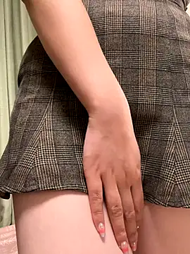 Snapshot of C-4bomb chatting on 09/23/25, 12:08 C-4bomb online show from 09/23/25, 12:08