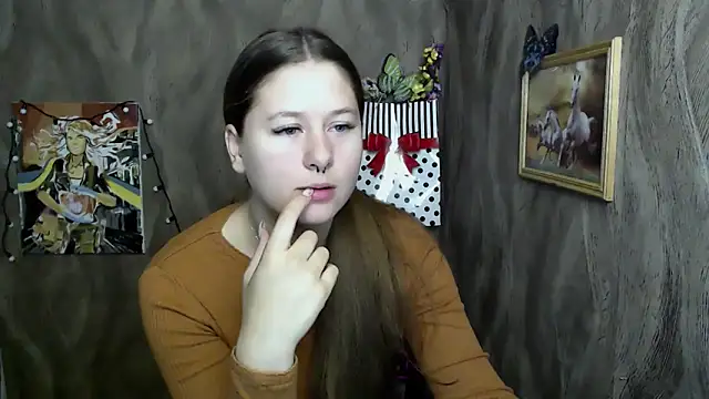 Snapshot of Linda_S_ chatting on 09/13/25, 05:18 Linda S online show from 09/13/25, 05:18