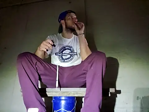 Snapshot of sloppytopkins chatting on 09/21/25, 04:25 sloppytopkins online show from 09/21/25, 04:25