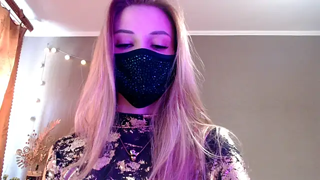 Snapshot of Iris_lave chatting on 04/26/26, 01:20 Iris lave online show from 04/26/26, 01:20