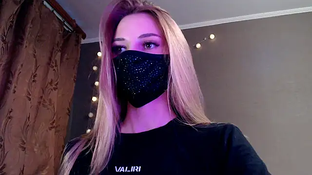 Snapshot of Iris_lave chatting on 05/14/26, 05:31 Iris lave online show from 05/14/26, 05:31