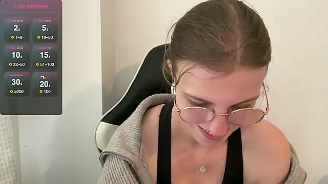 BustyKellyXXX online show from 11/06/25, 11:00