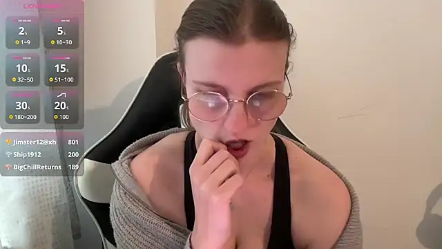 Snapshot of BustyKellyXXX chatting on 03/06/26, 02:46 BustyKellyXXX online show from 03/06/26, 02:46