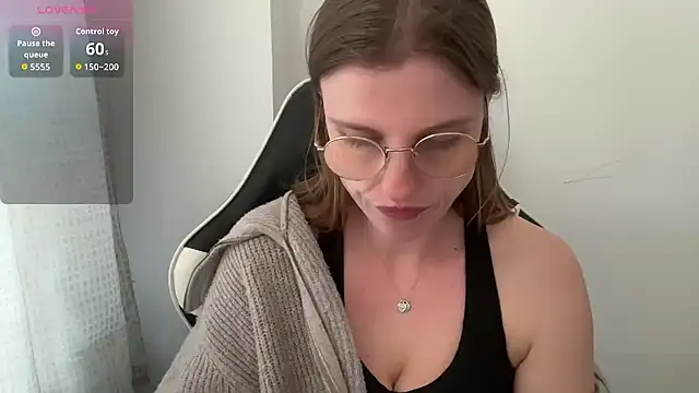 Snapshot of BustyKellyXXX chatting on 03/25/26, 04:13 BustyKellyXXX online show from 03/25/26, 04:13