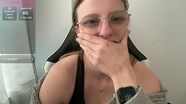 Snapshot of BustyKellyXXX chatting on 04/01/26, 01:23 BustyKellyXXX online show from 04/01/26, 01:23