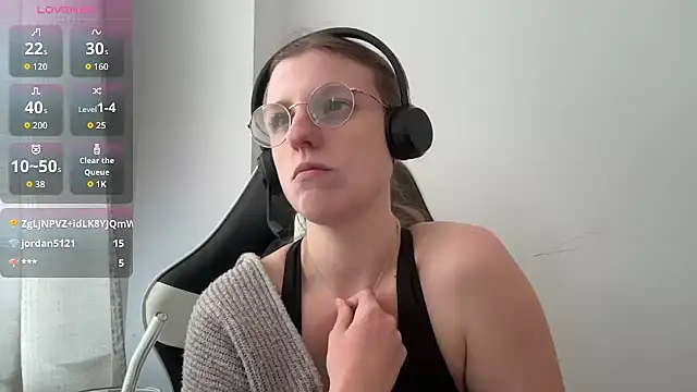 Snapshot of BustyKellyXXX chatting on 04/03/26, 10:46 BustyKellyXXX online show from 04/03/26, 10:46