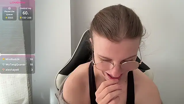 Snapshot of BustyKellyXXX chatting on 04/16/26, 08:04 BustyKellyXXX online show from 04/16/26, 08:04