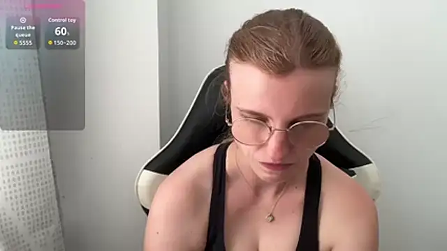Snapshot of BustyKellyXXX chatting on 06/24/26, 01:21 BustyKellyXXX online show from 06/24/26, 01:21