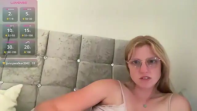 Snapshot of BustyKellyXXX chatting on 08/03/26, 07:17 BustyKellyXXX online show from 08/03/26, 07:17