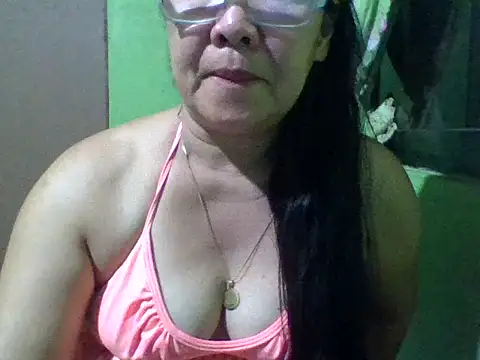 Snapshot of mommasexy29 chatting on 01/18/26, 02:32 mommasexy29 online show from 01/18/26, 02:32