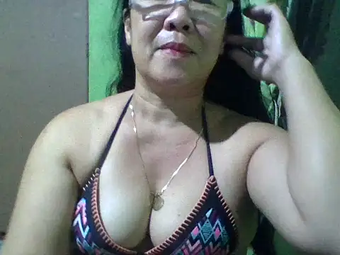 Snapshot of mommasexy29 chatting on 02/08/26, 02:31 mommasexy29 online show from 02/08/26, 02:31