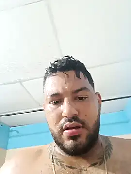 Snapshot of Frank0021 chatting on 10/23/25, 02:00 Frank0021 online show from 10/23/25, 02:00