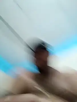 Snapshot of Frank0021 chatting on 10/23/25, 10:52 Frank0021 online show from 10/23/25, 10:52