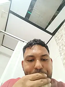 Snapshot of Frank0021 chatting on 11/01/25, 10:12 Frank0021 online show from 11/01/25, 10:12