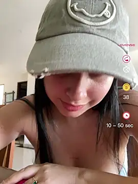Snapshot of lucy_grey25 chatting on 05/06/26, 03:06 lucy grey25 online show from 05/06/26, 03:06