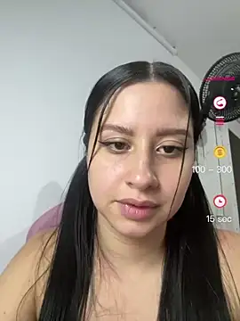 Snapshot of lucy_grey25 chatting on 05/24/26, 11:10 lucy grey25 online show from 05/24/26, 11:10