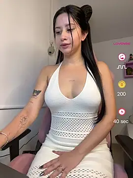 Snapshot of lucy_grey25 chatting on 05/31/26, 07:15 lucy grey25 online show from 05/31/26, 07:15