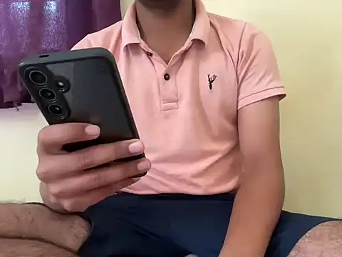 Snapshot of project085 chatting on 09/27/25, 07:24 project085 online show from 09/27/25, 07:24